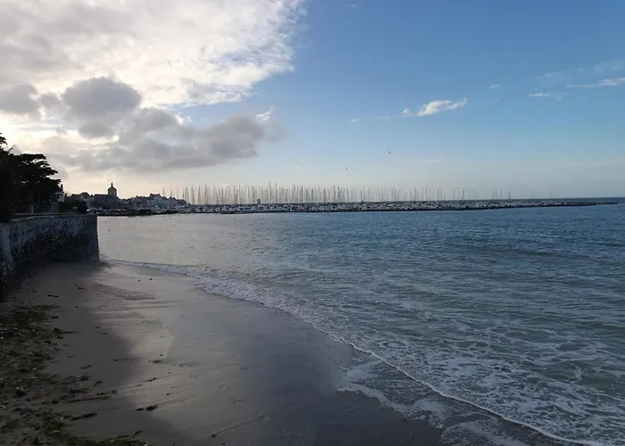 Maison Pour 6, Acces A Pied A La Plage, Au Port Et Au Village Holiday home *